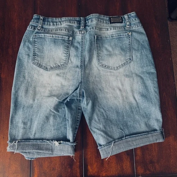 Earl Jeans Light Blue Denim Women's Shorts Size 14 - Picture 3 of 5